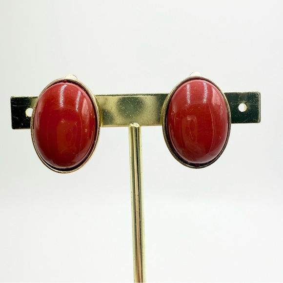 Vintage Red Lucite Beads Cabochon Clip Earrings - Picture 3 of 5